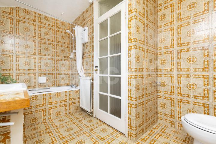 A elegant and historic 16th century detached house on an exclusive street   Totteridge Common, Highwood Hill